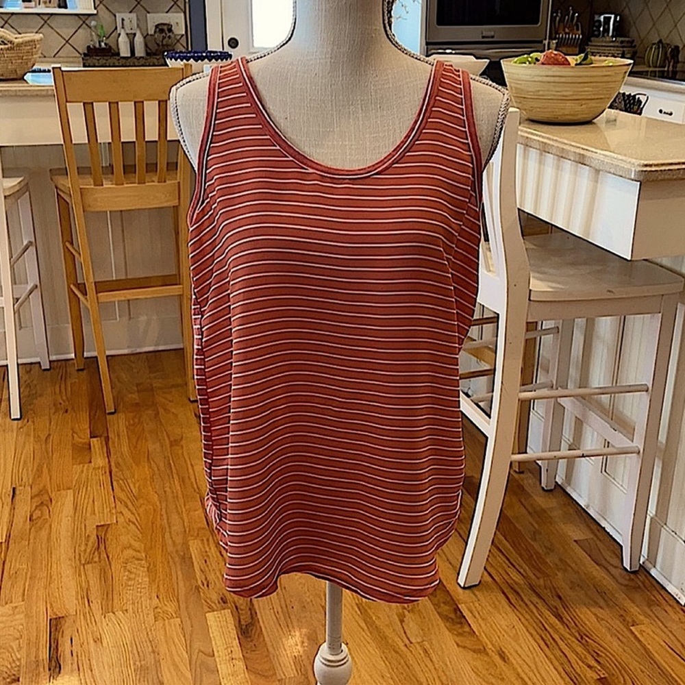 💜 5 for $25 or 3 for $18 loft peach and white striped sleeveless top